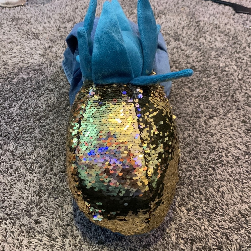 Reversible sequin pineapple pilllow